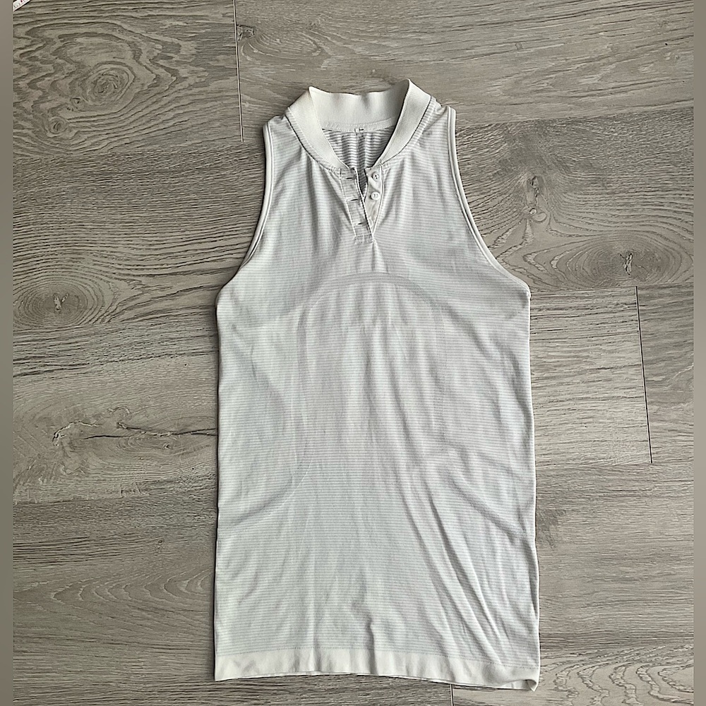 Lululemon sleeveless top